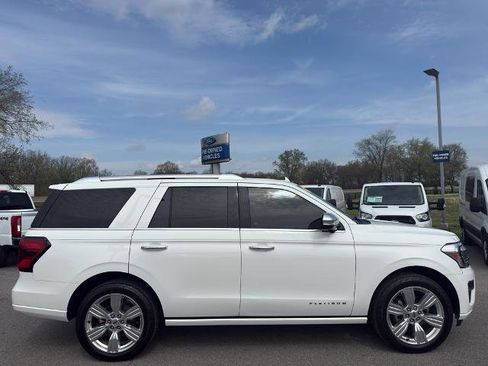 Certified 2022 Ford Expedition Platinum AWD/4WD image 4