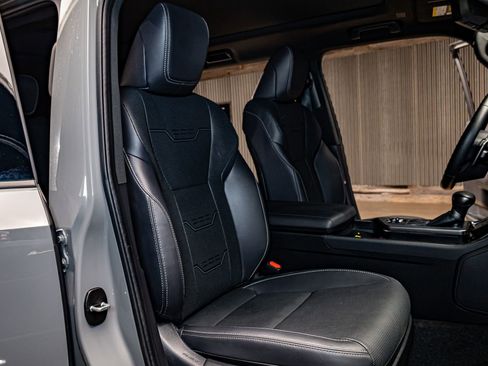 Used 2025 Lexus GX 550 image 32