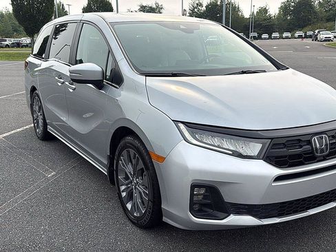 Used 2025 Honda Odyssey Touring image 1