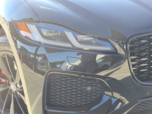 Certified 2025 Jaguar F-PACE R-Dynamic S image 32