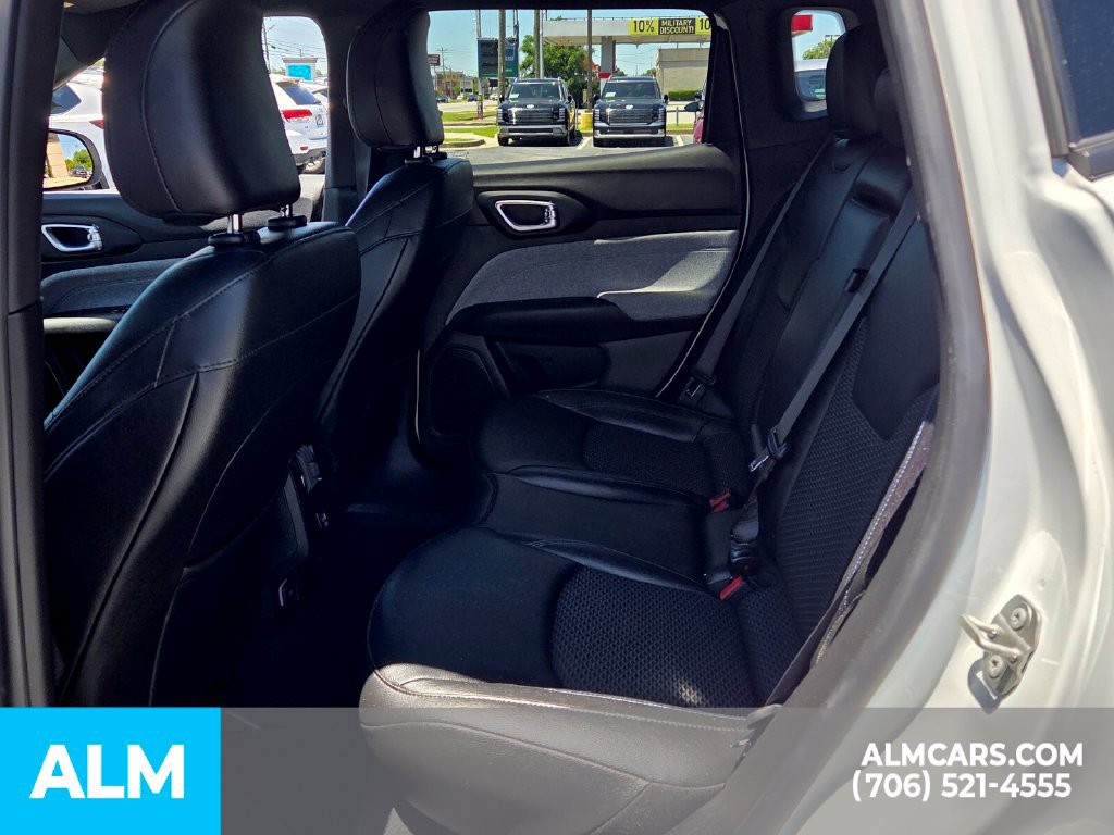 Used 2025 Jeep Compass Latitude AWD/4WD image 6