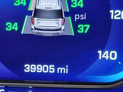 Certified 2023 Chevrolet Suburban Premier image 2