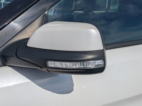 Used 2018 Ford Explorer Limited image 12