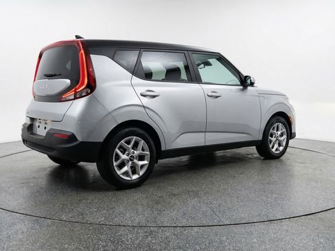 Used 2025 Kia Soul LX w/ LX Technology Package FWD image 9