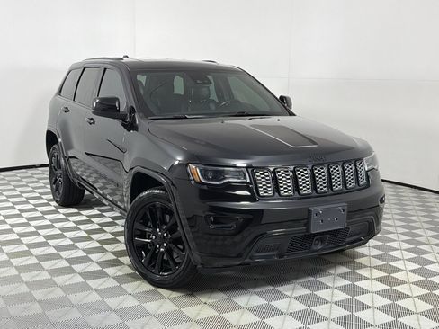 Used 2021 Jeep Grand Cherokee Laredo X AWD/4WD image 2