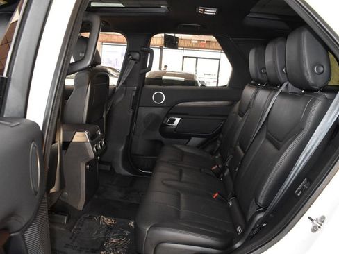 Used 2020 Land Rover Discovery HSE image 9