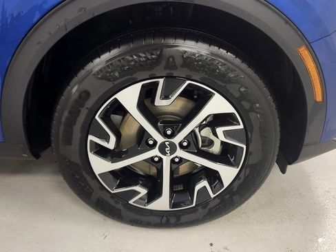 Used 2025 Kia Sportage EX AWD/4WD image 9
