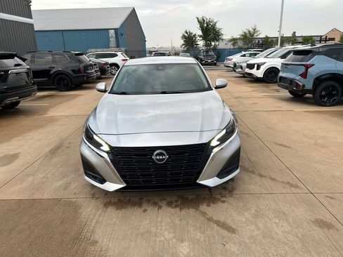 Used 2023 Nissan Altima 2.5 SV FWD image 5