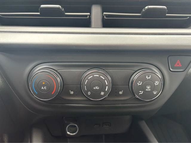 Used 2025 Chevrolet Trax RS w/ Sunroof Package FWD image 22