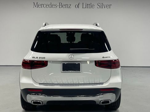 Used 2026 Mercedes-Benz GLB 250 4MATIC image 4