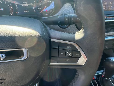 Used 2024 Jeep Compass Latitude image 27