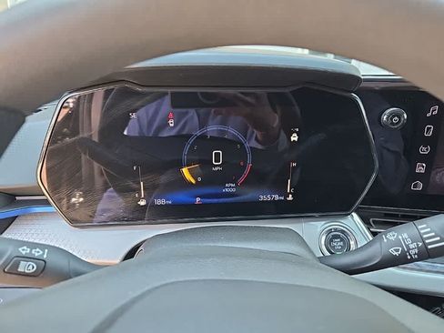 Used 2025 Chevrolet Trax LT FWD image 10