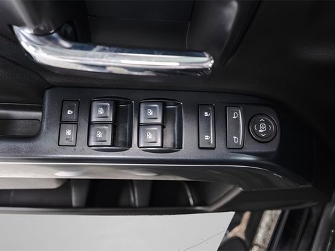 Used 2018 Chevrolet Silverado 1500 LT image 25