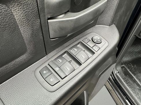 Used 2023 RAM 1500 4x4 Crew Cab Classic w/ Chrome Appearance Group image 14