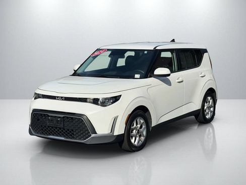 Certified 2024 Kia Soul LX w/ Option Group 015 FWD image 3