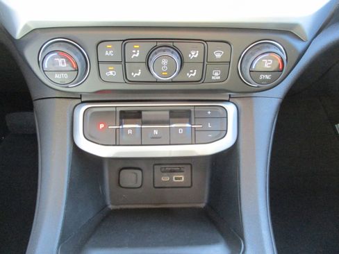 Used 2023 GMC Acadia SLE w/ Driver Convenience Package image 26