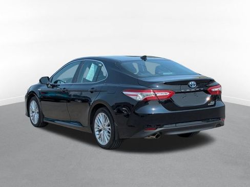 Used 2020 Toyota Camry XLE FWD image 4