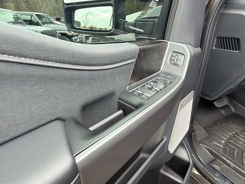 Used 2025 Ford F250 Lariat w/ Chrome Package image 15