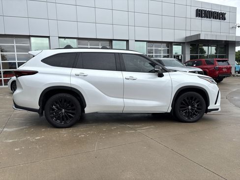 Used 2025 Toyota Highlander XSE AWD/4WD image 10