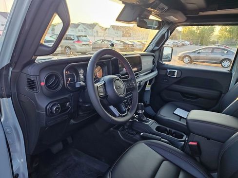 Used 2024 Jeep Wrangler Unlimited Rubicon AWD/4WD image 7