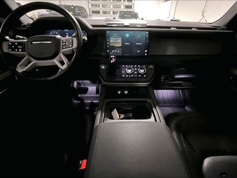 Used 2022 Land Rover Defender 110 SE image 21
