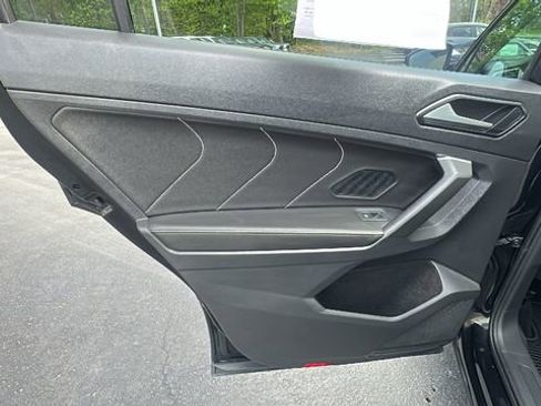 Used 2022 Volkswagen Tiguan SE w/ Panoramic Sunroof Package AWD/4WD image 33