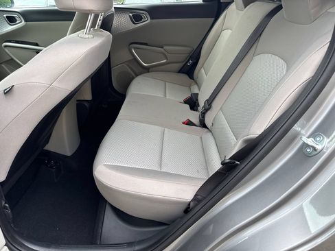 Used 2025 Kia Soul LX w/ LX Technology Package FWD image 20