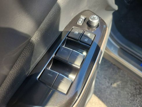 Used 2024 Toyota Crown Limited image 17