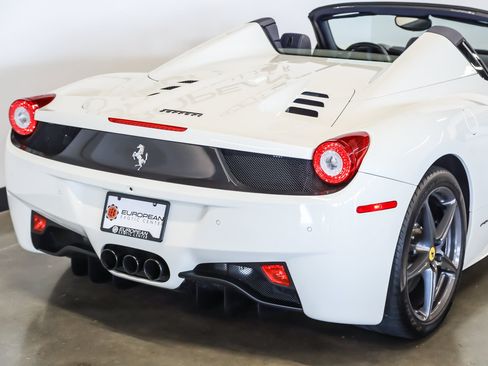 Used 2015 Ferrari 458 Spider RWD image 31