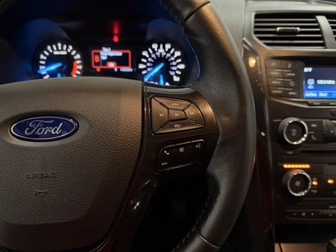 Used 2017 Ford Explorer XLT AWD/4WD image 22