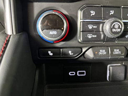 Used 2024 Chevrolet Suburban RST w/ Luxury Package AWD/4WD image 19