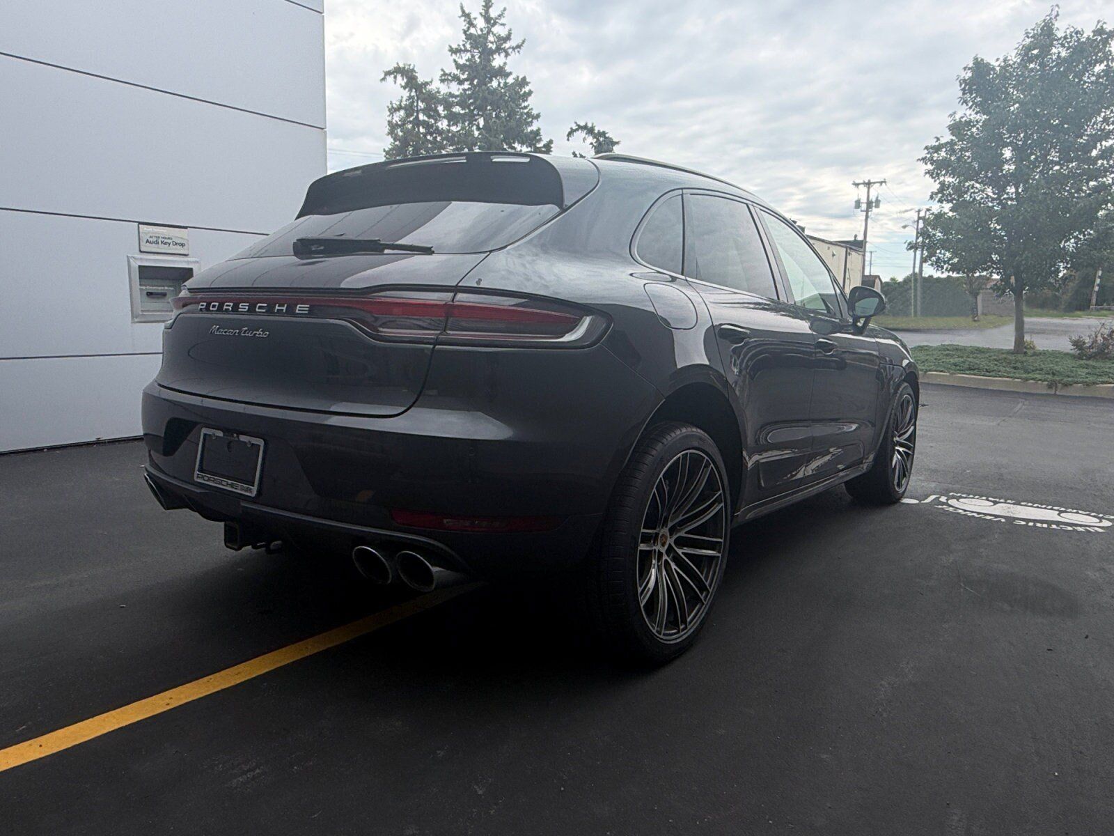 Used 2020 Porsche Macan Turbo AWD/4WD image 13