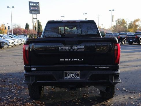 Used 2025 GMC Sierra 2500 Denali Ultimate image 5