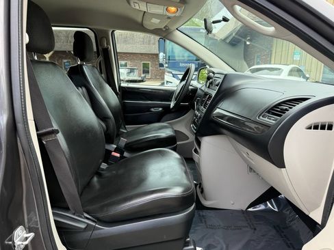 Used 2016 Dodge Grand Caravan SE w/ Quick Order Package 29E SE FWD image 23