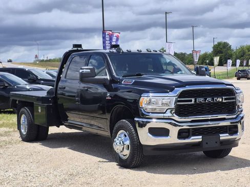 Used 2024 RAM 3500 Tradesman w/ Chrome Appearance Group AWD/4WD image 2