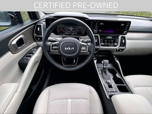 Used 2022 Kia Sorento EX w/ Panoramic Sunroof Package image 5