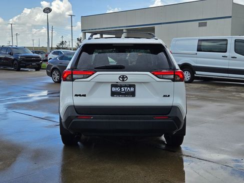 Used 2025 Toyota RAV4 XLE w/ Convenience Package FWD image 6