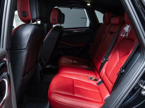 Certified 2025 Porsche Macan AWD/4WD image 25