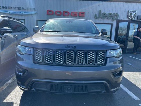 Used 2021 Jeep Grand Cherokee Laredo X image 2