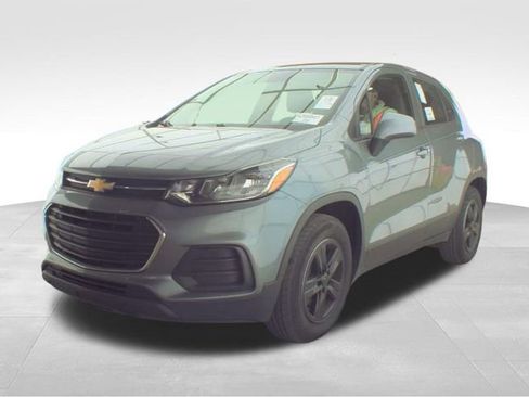 Used 2020 Chevrolet Trax LS AWD/4WD image 2