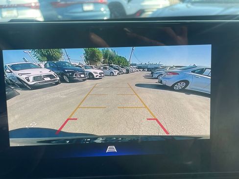 Used 2025 Chevrolet Trax LT image 17