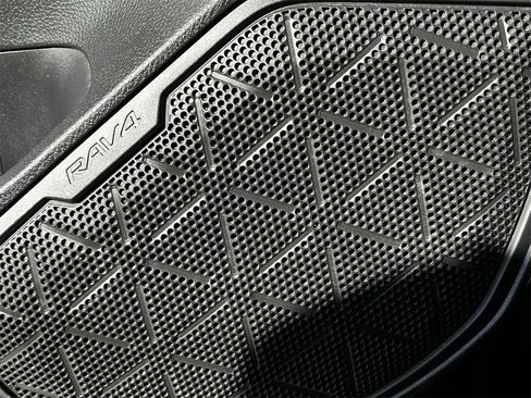 Used 2021 Toyota RAV4 LE image 22