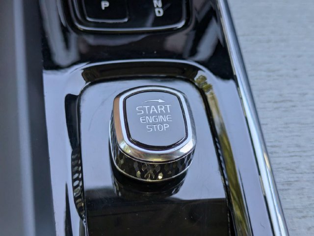 Certified 2025 Volvo XC60 B5 Plus AWD/4WD image 35