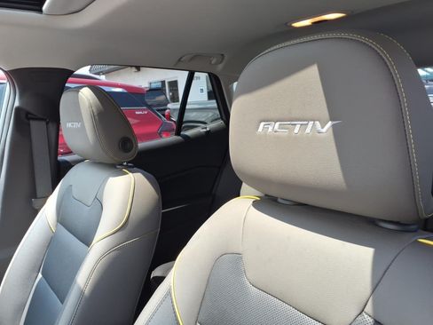 Used 2025 Chevrolet Trax ACTIV w/ Sunroof Package FWD image 17