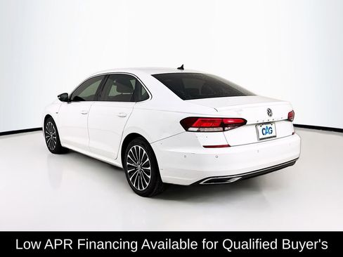 Used 2022 Volkswagen Passat 2.0T FWD image 3