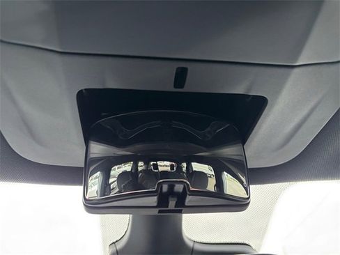 Used 2024 Chrysler Pacifica Touring image 27