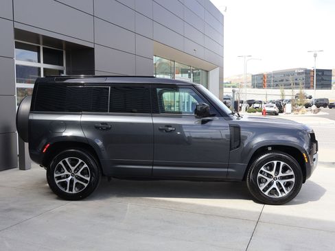 Used 2025 Land Rover Defender 110 S image 5