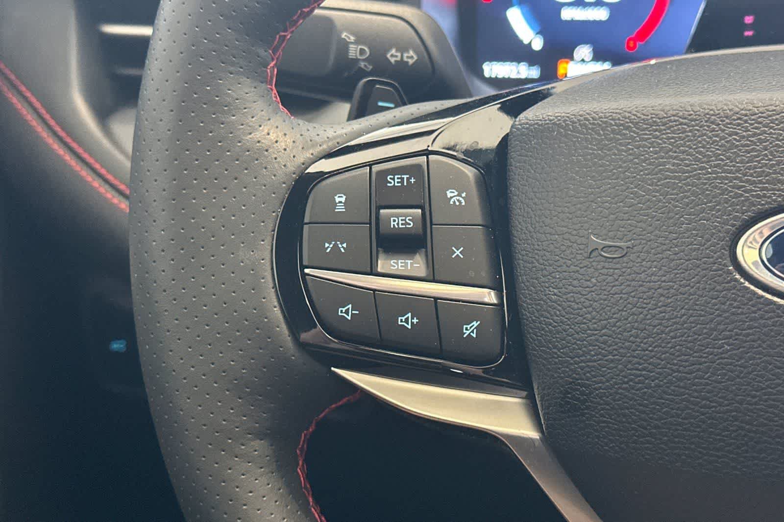Used 2025 Ford Explorer ST AWD/4WD image 28