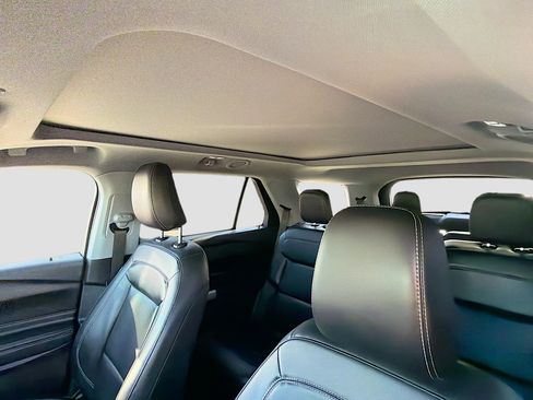 Used 2022 Ford Explorer XLT w/ Equipment Group 202A image 28