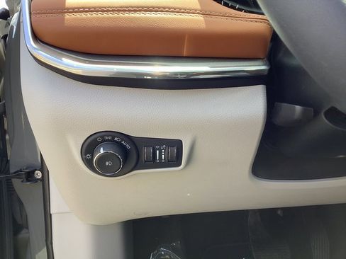 Used 2024 Jeep Compass Limited image 15